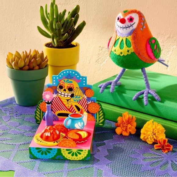 New Día de Muertos Wood Decorative Sculpted Ofrenda with Tombstone - Picture 3 of 3